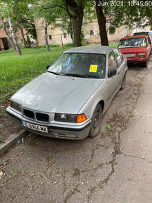 Продължава поставянето на стикери на излезли от употреба автомобили