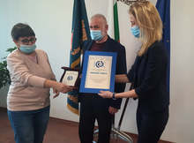 Регионалната организация в Силистра на Съюза на слепите е присъдила почетен плакет на кмета на общината д-р Юлиян Найденов