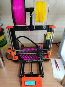 Русенският университет е изработил и дарил за 20 дни повече от 1800 предпазни медицински шлема