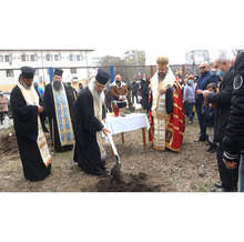 Първа копка на нов православен храм бе направена днес в с.Айдемир със съдействието на водача на лиистата на ГЕРБ в Силистренско Тодор Тодоров