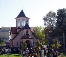 В двора на арменската църква в Ямбол започна изграждането на кът за религиозни ритуали и отдих на вярващите