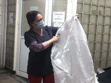 Инфекциозното отделение в Добрич получи 100 защитни облекла - дарение от общински съветници