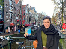 В романа "Керван за гарвани" надделява човеколюбието, спасението, любовта, заяви авторът му Емине Садкъ