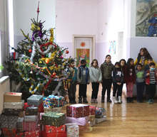 Българското училище "Буквар" в Германия зарадва с подаръци деца от плевенската община Левски