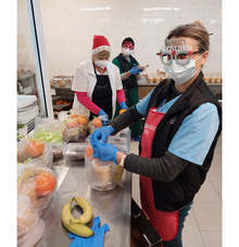 Домашният социален патронаж в Харманли приготви коледни пакети за своите потребители