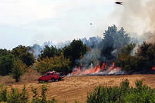 Продължава да е активен пожарът в община Харманли