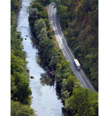 МВР апелира да не се пътува през Искърското дефиле заради интензивен трафик на тирове