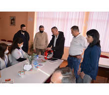 Училище "Васил Априлов" в Исперих получи дарение дефибрилатор