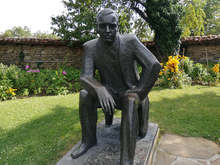 С изнесен ритуал пред паметника на Йордан Йовков в къщата музей в Жеравна ще бъде чествана годишнина от рождението му