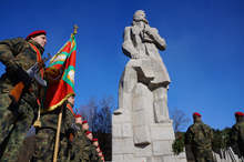 "Гирлянд на славата" положиха в Калофер