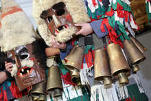 Сурвакари от Пернишко показват изкуството си в София