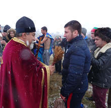 В община Левски 18-годишен от село Козар Белене извади кръста от река Осъм