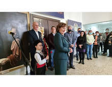 Малки сурвакари бяха първите гости в общинската администрация в Ловеч