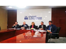 Мая Манолова: Целта на "Изправи се! Мутри вън!" е в края на следващия мандат минималният месечен доход да стане 1250 лева