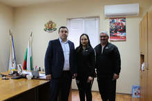 Мелиз Йонузова и треньорът й получиха награди от кмета на Омуртаг