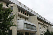 Неизвестен е увредил с багер носещи греди на мост на главния път София - Варна край Търговище