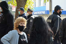 Служители на МВР излязоха на протест пред сградата на ОДМВР в Благоевград