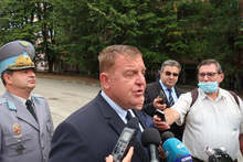 Армията е може би единствената институция в България, която никога в историята не е изневерявала на своята държава и на своя народ, заяви в Долна Митрополия министър Каракачанов