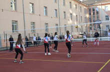 СУ "Паисий Хилендарски" в Пловдив се сдоби с мултифункционална спортна площадка на открито