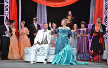 С пищни декори и бляскави костюми постановката "Прилепът" на Великотърновския театър ще пренесе публиката в  аристократична Виена