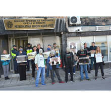 Протестиращи пред екоинспекцията в Русе поискаха чист въздух