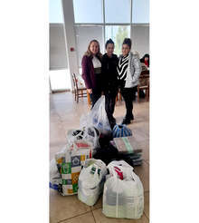 Жители на село Добромир направиха дарение за настанените в общински хотел в Аспарухово възрастни хора от дома в Рояк