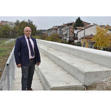 Възобновена е емблематичната трибуна "Трите пейки" на стадиона в Асеновград