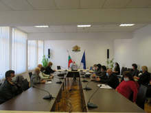 Обсъдени са възможностите за осигуряване на медицински персонал в подкрепа на МБАЛ - Шумен, заради многото болни от коронавирус