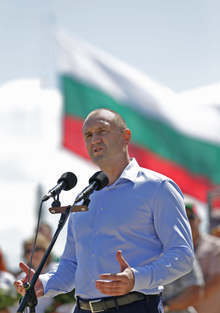 Над хиляда граждани изкачиха връх Шипка да почетат героите, загинали за свободата на България