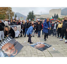Протестиращи в Сливен настояха за доживотна присъда на обвинен в убийството на 30-годишен мъж