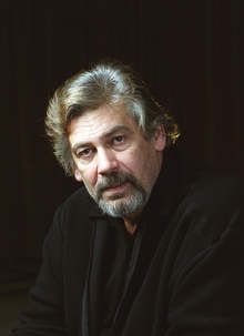 Общинският съвет в Ловеч предлага на Министерството на културата театърът в града да се именува на Стефан Данаилов