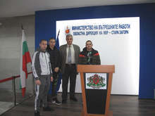 Директорът на полицията в Стара Загора награди трима ученици, които заловиха избягал след катастрофа шофьор