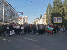 Няколкостотин ресторантьори и хотелиери се събраха на протестно шествие срещу зелените сертификати в Стара Загора