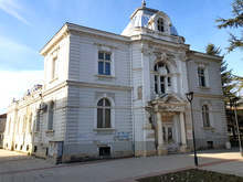 Удължават срока за оферти за концесия на рушаща се сграда в центъра на Търговище