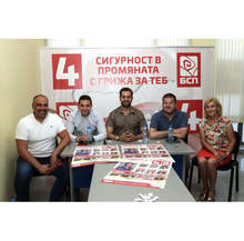 Водачът на листата на коалицията "БСП за България" Владимир Маринов - с приемна за гражданите на Хасково