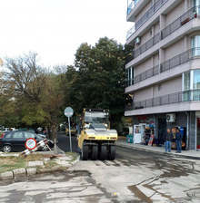 Продължават ремонтите в малките улички във Варна