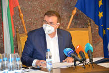 В Бургаска област няма недостиг на легла в ковид отделенията, каза министър Антгелов