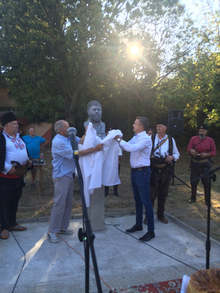 В чирпанското село Спасово осветиха първият бюст-паметник на дееца на Съединението Иван Андонов