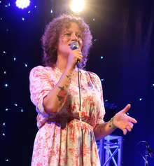 Имаме нужда да подкрепяме душите си с музика и с думи, казва Белослава