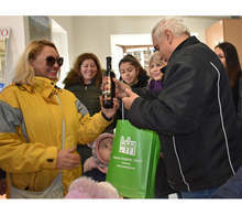 Туристка от Бургас стана 100 000-ия посетител на Асенова крепост в Асеновград