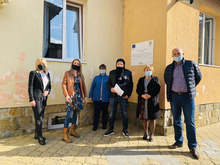 Общински съветник в Ловеч дари на деца дрехи за близо 4500 лева