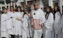 С дефиле по главната улица на Пловдив започна 12-то издание на "Дефиле на младото фино"