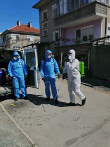 Доброволци помагат в дейностите по дезинфекция в Стара Загора