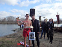 Ученик извади кръста от река Марица край Димитровград