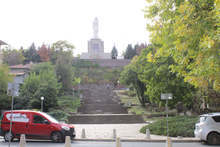 Подписан е договор за обновяване на подхода към монумента на Богородица в Хасково