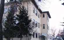 Четирима млади скулптори ваят от дърво  приказни герои за децата от Дневния център в Дебелец