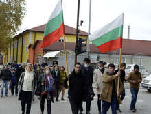 На Архангелова задушница шествие поведе с националното знаме в Добрич към Военното гробище-музей