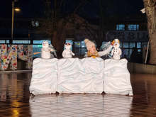 Празничните светлини на коледната елха озариха центъра на Добрич