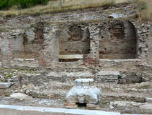 Женска статуя, висока малко над един метър, откриха днес археолозите на Хераклея Синтика