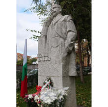 Същността на празника не е в неговата официалност и помпозност, заяви в Деня на народните будители кметът на Плевен